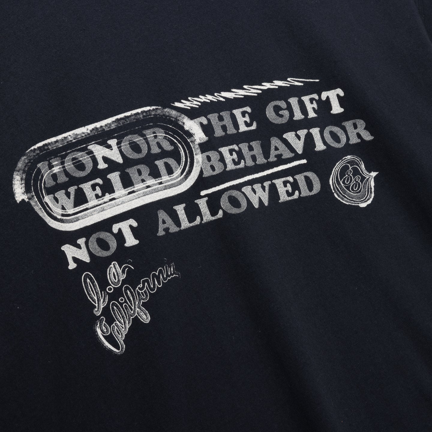 怪异行为短袖T恤 - 黑色