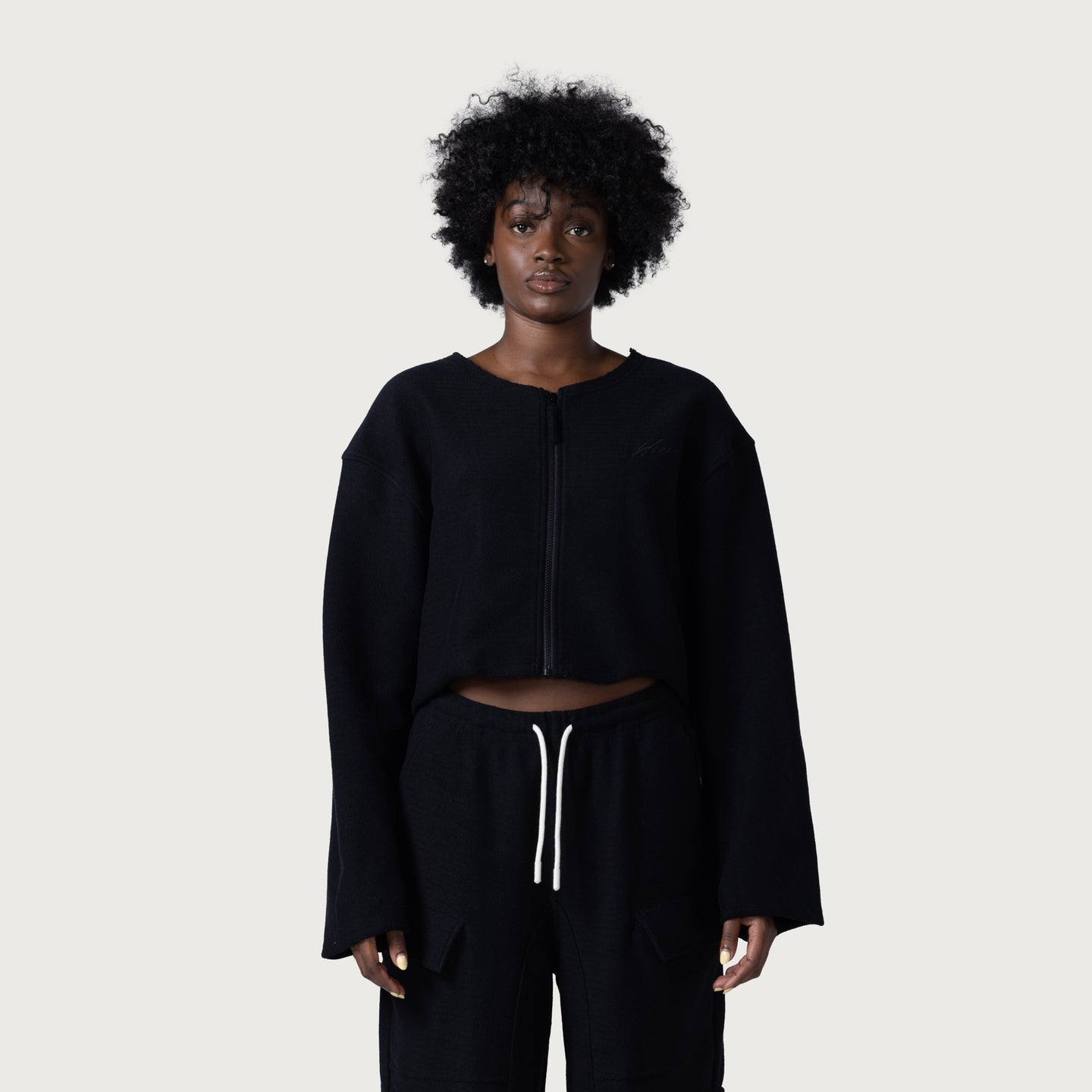 Honor Round Crop Zip Crew - Black